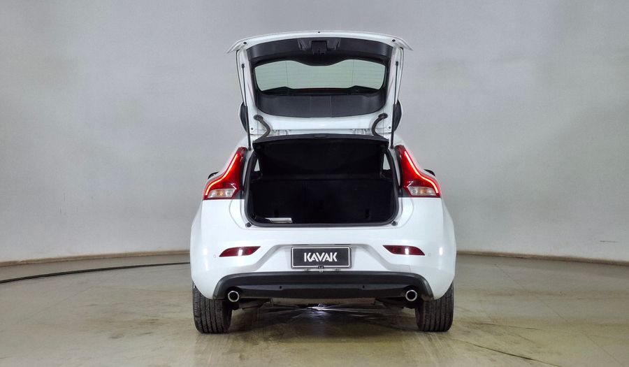 Volvo V40 2.0 D2 AUTO MOMENTUM Hatchback 2019