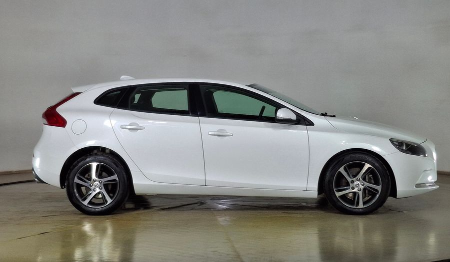 Volvo V40 2.0 D2 AUTO MOMENTUM Hatchback 2019