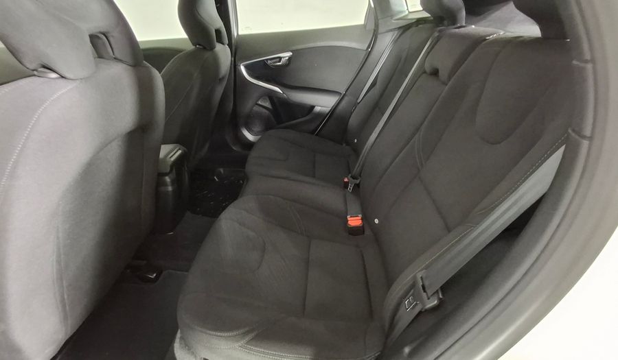 Volvo V40 2.0 D2 AUTO MOMENTUM Hatchback 2019