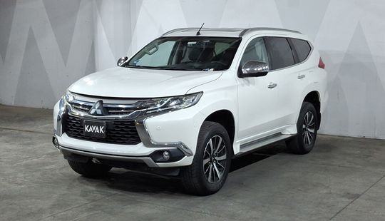 Mitsubishi • Montero