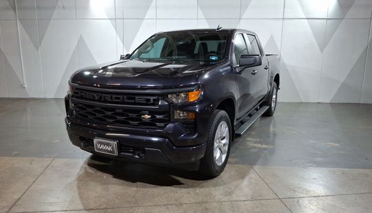 2023 • 27,449 km • Automático