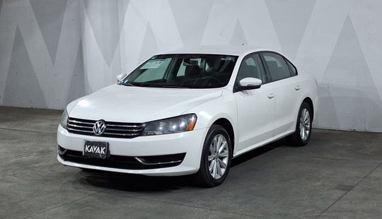 Volkswagen • Passat