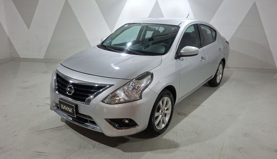 Nissan • Versa