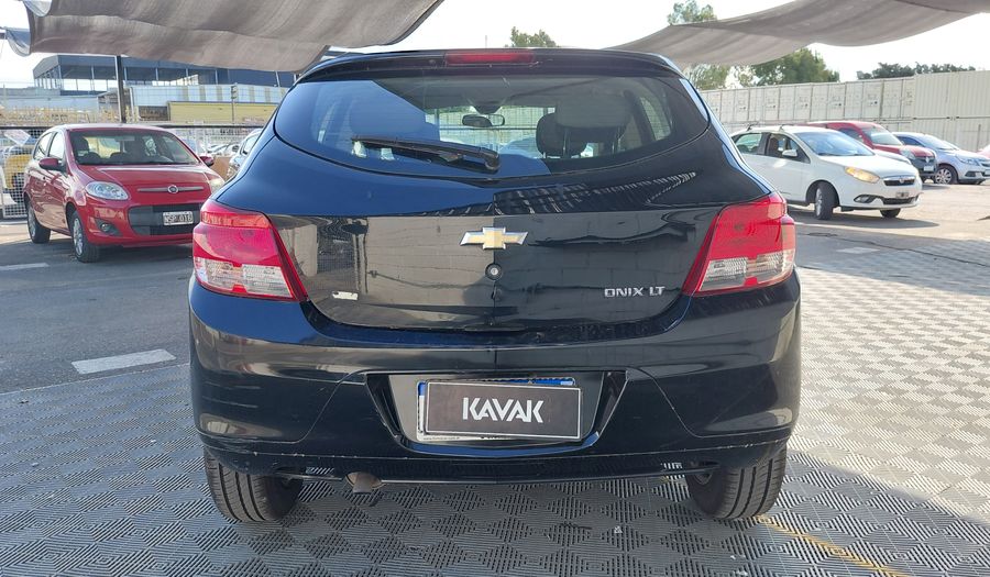 Chevrolet Onix 1.4 LT Hatchback 2016