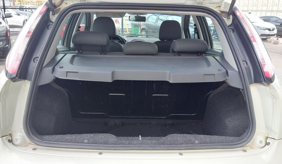 Fiat Punto 1.4 ATTRACTIVE 5P Hatchback 2015