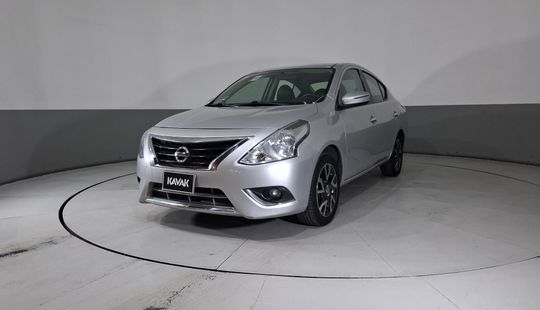 Nissan • Versa