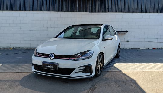 Volkswagen • Golf