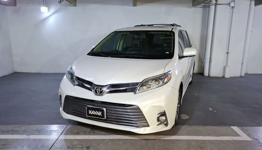 Toyota • Sienna