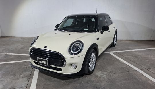 2019 • 38,721 km • Automático