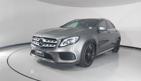 Mercedes Benz • Clase GLA