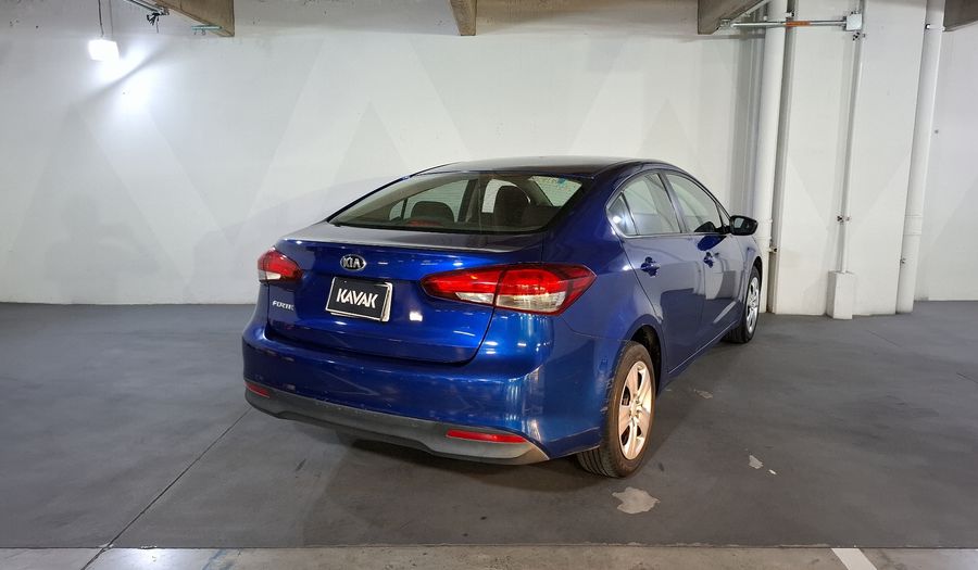 Kia Forte 2.0 L MT Sedan 2017