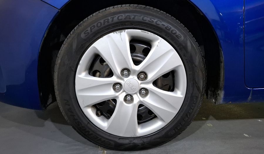 Kia Forte 2.0 L MT Sedan 2017