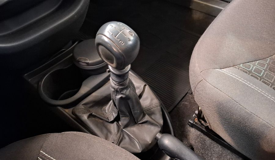 Fiat Uno 1.4 8V ATTRACTIVE 5P Hatchback 2013