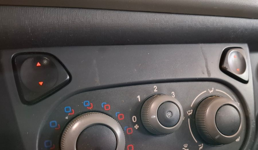 Fiat Uno 1.4 8V ATTRACTIVE 5P Hatchback 2013