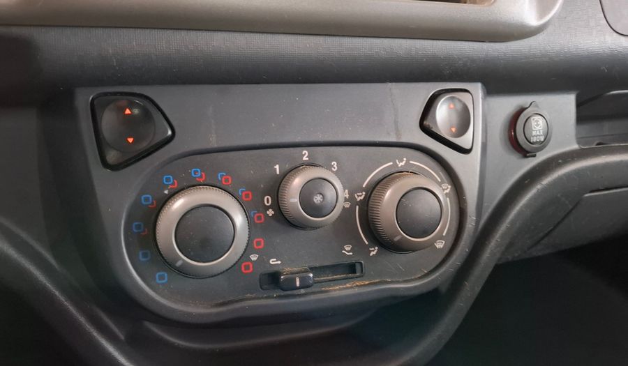 Fiat Uno 1.4 8V ATTRACTIVE 5P Hatchback 2013