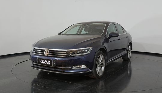 Volkswagen • Passat