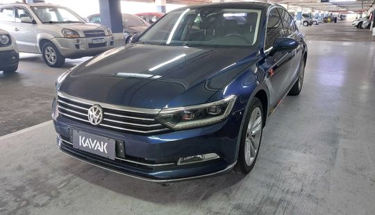 Volkswagen • Passat