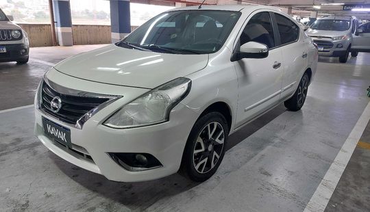 Nissan • Versa