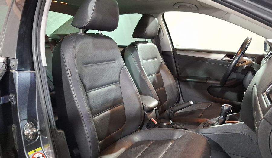 Volkswagen Jetta 2.5 SPORTLINE TIP. Sedan 2017