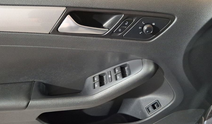 Volkswagen Jetta 2.5 SPORTLINE TIP. Sedan 2017