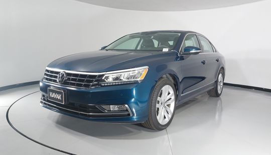 Volkswagen • Passat