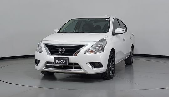 Nissan • Versa