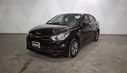 2023 • 18,243 km • Automático