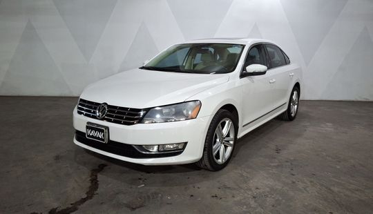 Volkswagen • Passat
