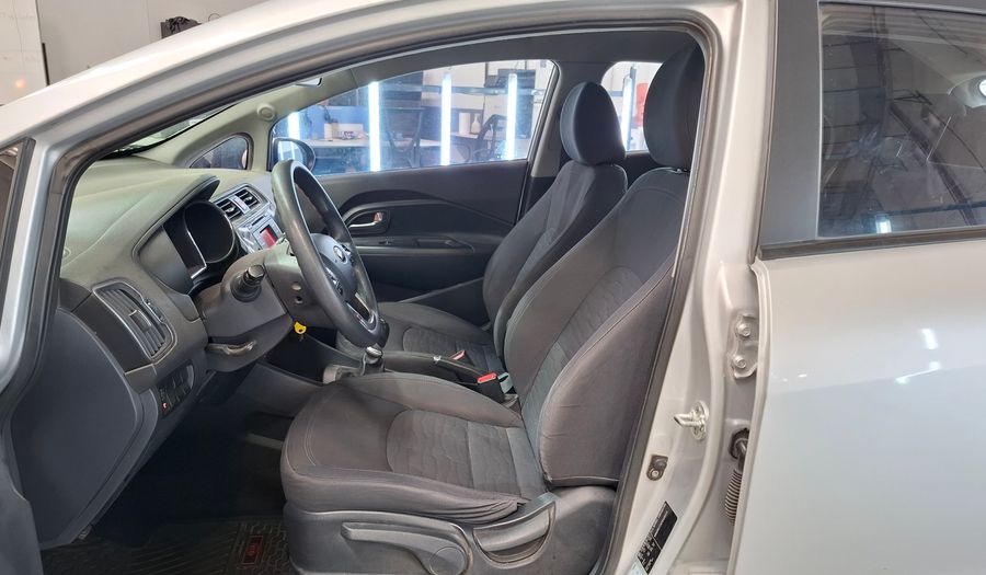 Kia Rio 1.4 EX MT Hatchback 2015