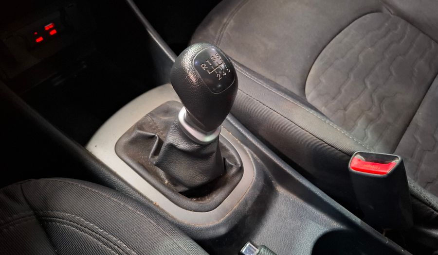 Kia Rio 1.4 EX MT Hatchback 2015