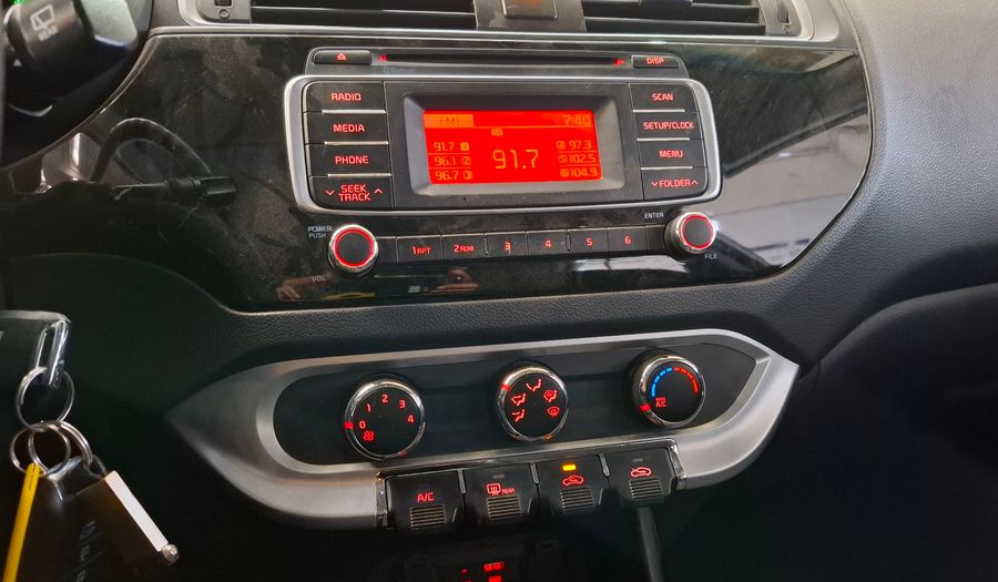 Kia Rio 1.4 EX MT Hatchback 2015