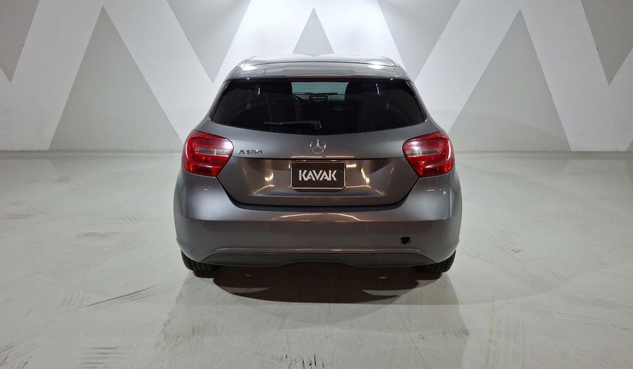 Mercedes Benz Clase A 1.6 180 CGI 7G-DCT Hatchback 2013