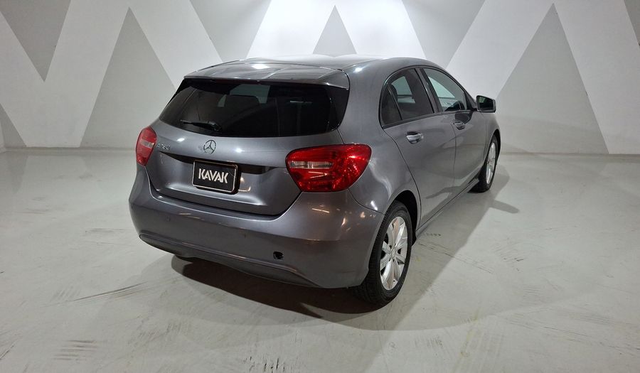 Mercedes Benz Clase A 1.6 180 CGI 7G-DCT Hatchback 2013