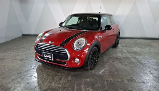 2017 • 72,246 km • Automático