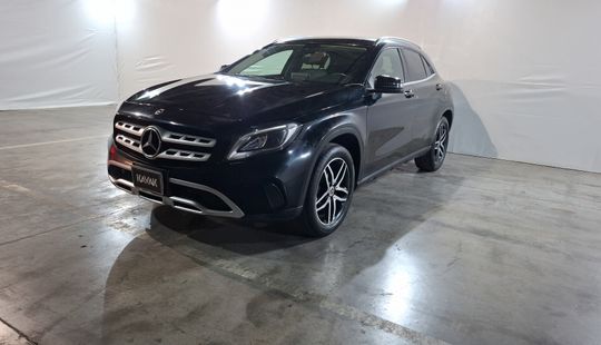 Mercedes Benz • Clase GLA