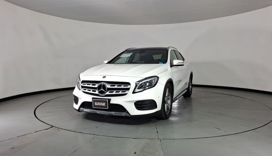 Mercedes Benz • Clase GLA