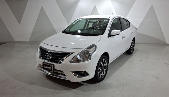 Nissan • Versa