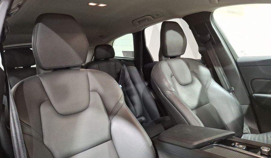 Volvo Xc60 2.0 B5 MHEV MOMENTUM AUTO AWD Suv 2022