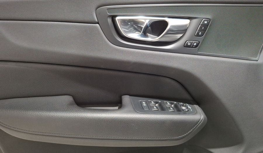 Volvo Xc60 2.0 B5 MHEV MOMENTUM AUTO AWD Suv 2022