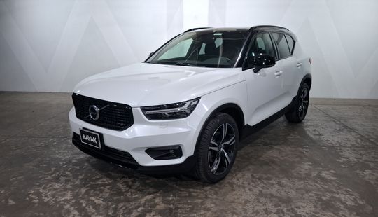 Volvo • XC40