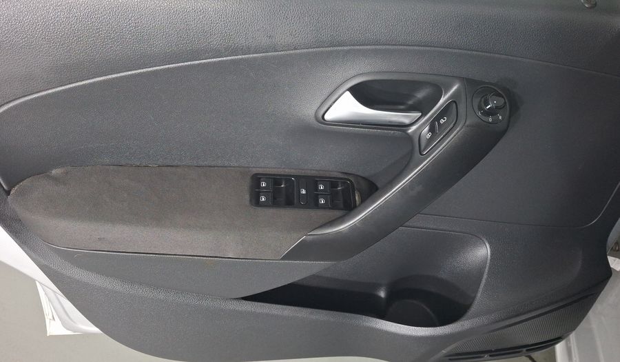 Volkswagen Polo 1.6 MT Hatchback 2015