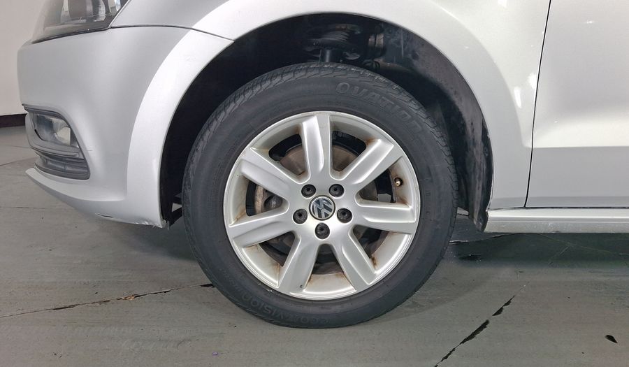 Volkswagen Polo 1.6 MT Hatchback 2015