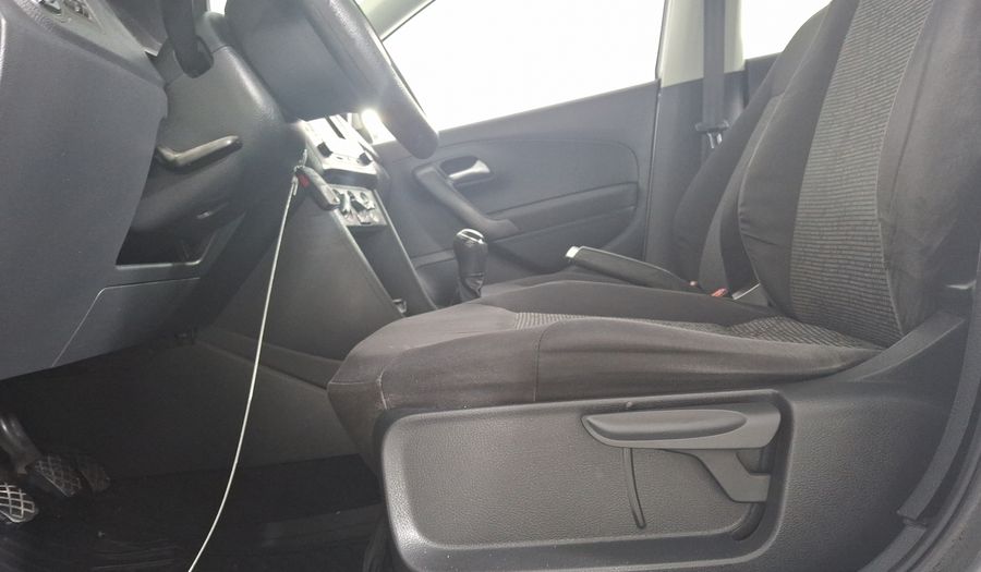 Volkswagen Polo 1.6 MT Hatchback 2015