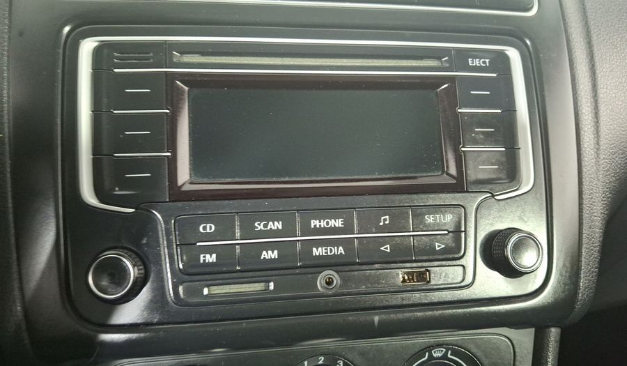 Volkswagen Polo 1.6 MT Hatchback 2015