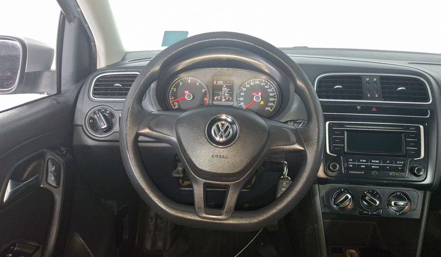 Volkswagen Polo 1.6 MT Hatchback 2015