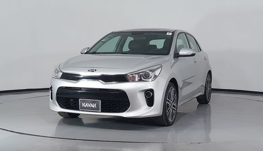 2018 • 76,159 km • Automático