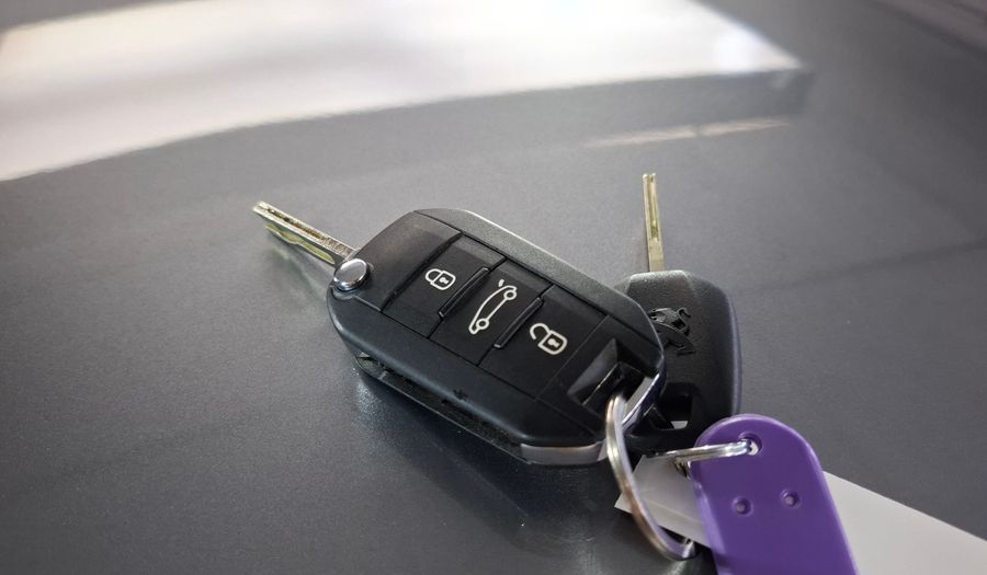 Peugeot 208 1.2L LIKE Hatchback 2022