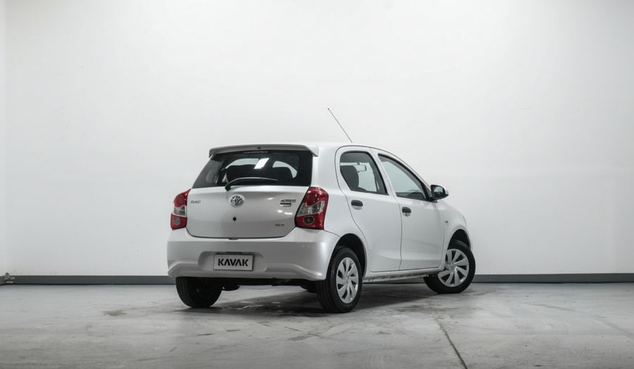 Toyota Etios 1.5 X Hatchback 2022
