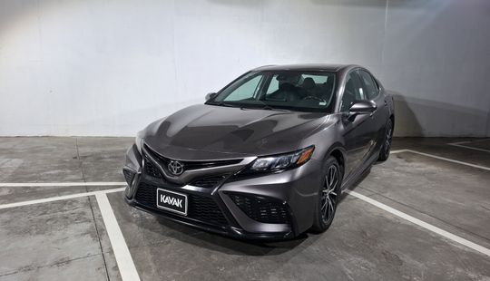Toyota • Camry