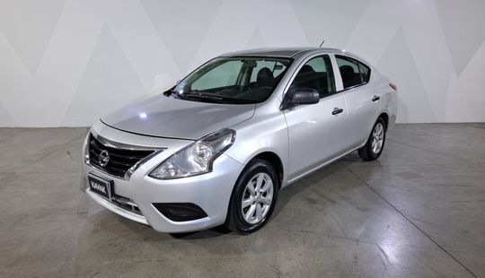 Nissan • Versa